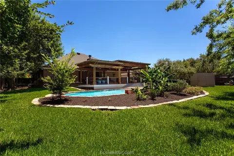 4902 Brompton Ln, Bryan, TX 77802 photo 2