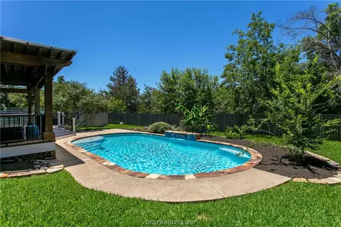 4902 Brompton Ln, Bryan, TX 77802