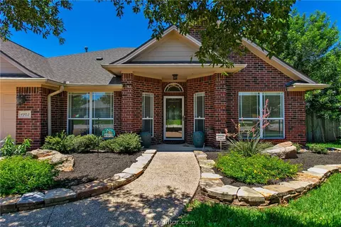 4902 Brompton Ln, Bryan, TX 77802 photo 3