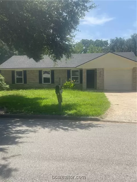 3012 Pierre Pl, College Station, TX 77845