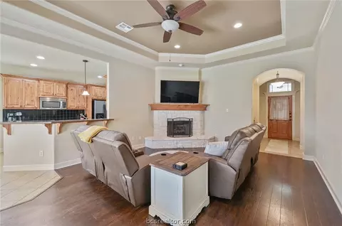 3914 Lambermont Dr, College Station, TX 77845