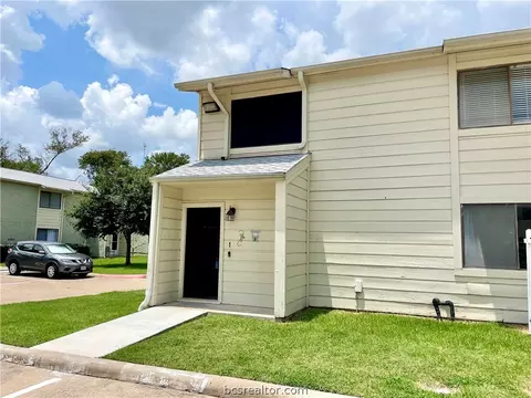 4511 Carter Crk #1, Bryan, TX 77802
