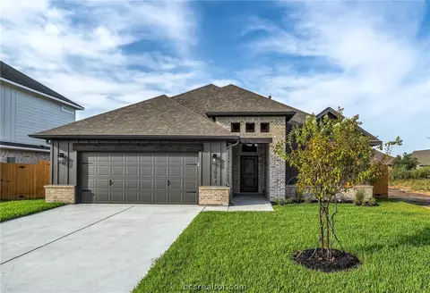 5010 Royal Arch Dr, Bryan, TX 77802