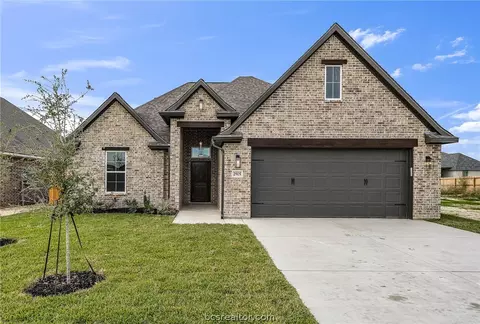 5004 Royal Arch Dr, Bryan, TX 77802