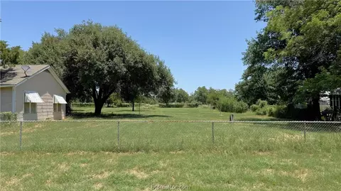 416 E Jack St, Bremond, TX 76629 photo 3