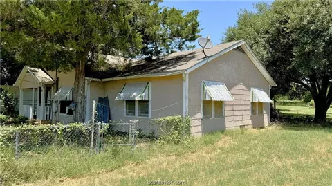 416 E Jack St, Bremond, TX 76629 photo 2