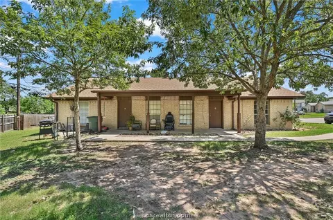 1919 Pine Tree Dr, Bryan, TX 77802