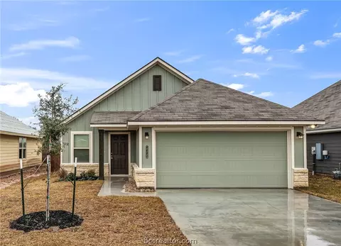 1223 Highgarden Dr, Navasota, TX 77868