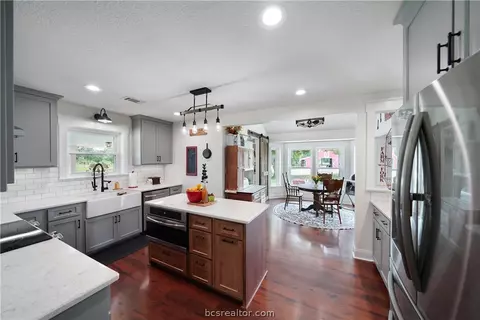 Kitchen - 38279 Fm 1488 Rd, Hempstead, TX 77445 photo 2 of 3
