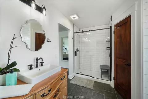 Bath - 38279 Fm 1488 Rd, Hempstead, TX 77445 photo 2 of 4