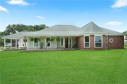 Exterior - 38279 Fm 1488 Rd, Hempstead, TX 77445 photo 2 of 7