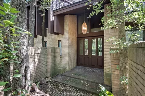 1018 Rose Cir, College Station, TX 77840