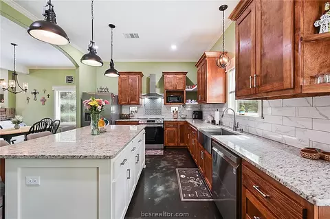 751 Bruin Trce, Bryan, TX 77803 photo 3