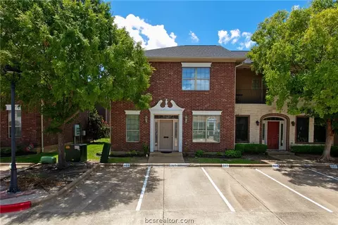 325 Forest Dr, College Station, TX 77840