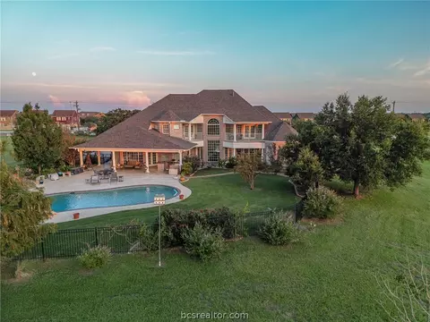 3622 Capstone Dr, College Station, TX 77845