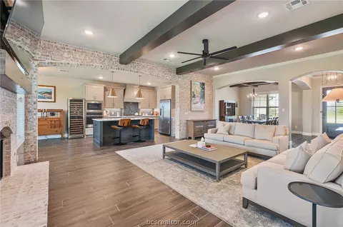 7412 Garrison Creek Dr, Bryan, TX 77808