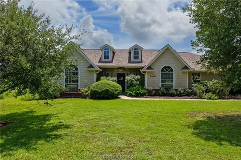 1570 Harris Dr, College Station, TX 77845
