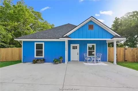 1208 Nolan St, Navasota, TX 77868