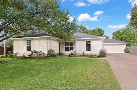 3604 Stillmeadow Dr, Bryan, TX 77802