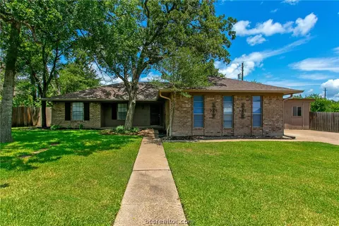 3300 Big Bend Dr, Bryan, TX 77803