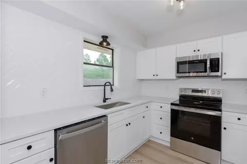 3003 Westwood Main Dr, Bryan, TX 77807