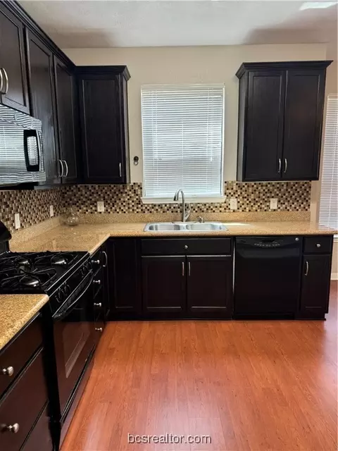 1990 Mountain Wind Ct, Bryan, TX 77807 photo 7