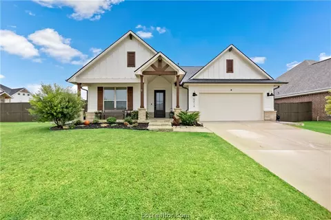 5014 Greyrock Dr, Bryan, TX 77802