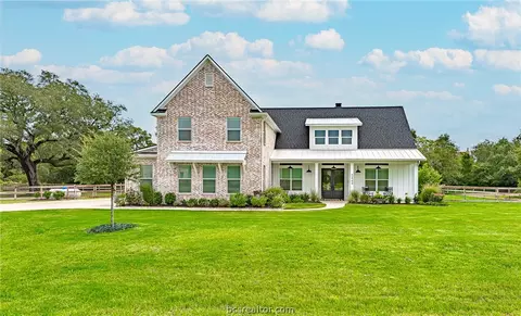 5444 Legend Oaks Ct, College Station, TX 77845
