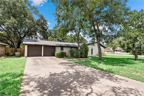 1607 Barak Ln, Bryan, TX 77802