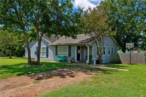 502 N Center St, Franklin, TX 77856