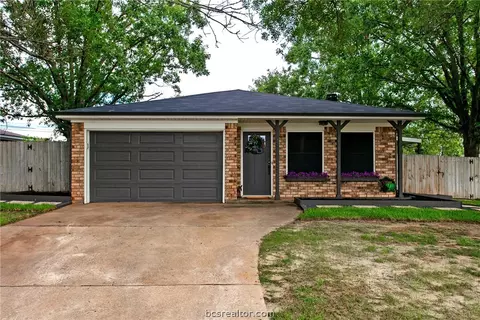 4400 Meadowbrook Dr, Bryan, TX 77802