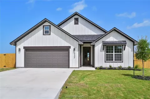 557 Harvest Lake Dr, Snook, TX 77878