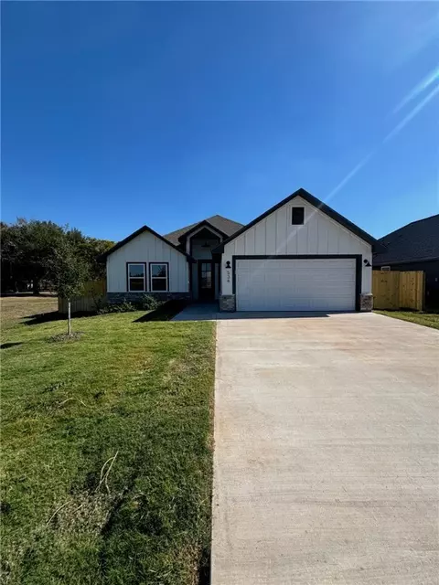 534 Harvest Lake Dr, Snook, TX 77878