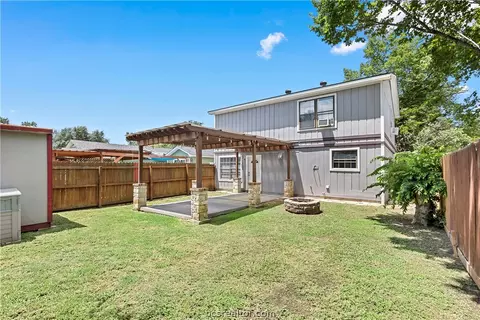 801 Crenshaw St, Bryan, TX 77803