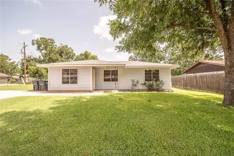 502 N Hall St, Caldwell, TX 77836