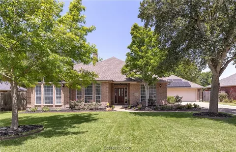 805 Royal Adelade Dr, College Station, TX 77845