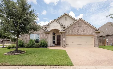 15621 Shady Brook Ln, College Station, TX 77845