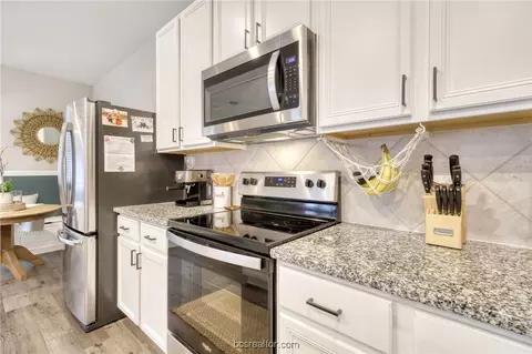 Kitchen - 4716 Nopalitos Way, Bryan, TX 77807 photo 3 of 4