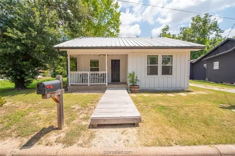 303 N Hutchins St, Bryan, TX 77803