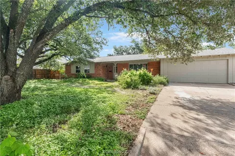 1310 Leacrest Dr, College Station, TX 77840