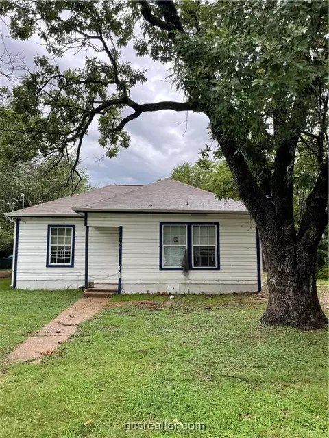 706 Crenshaw St, Bryan, TX 77803
