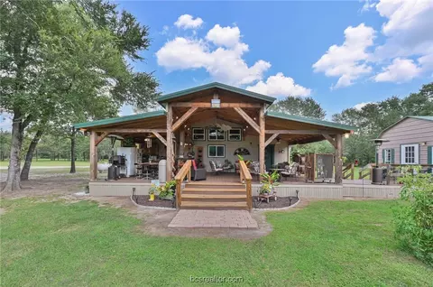 2305 Fm 978, Madisonville, TX 77864