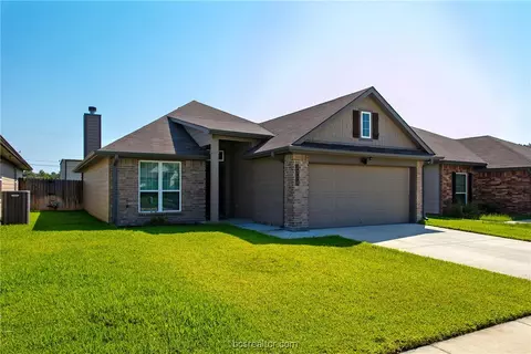 3714 Mckenzie St, Bryan, TX 77803 photo 2