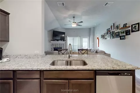 3714 Mckenzie St, Bryan, TX 77803 photo 3