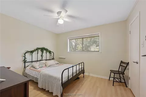 2211 Windsor Dr, Bryan, TX 77802 photo 3