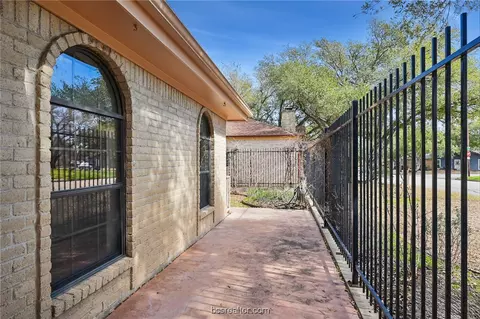2211 Windsor Dr, Bryan, TX 77802 photo 18