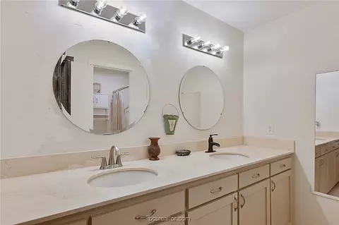 2211 Windsor Dr, Bryan, TX 77802 photo 8