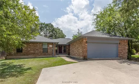 1006 Holleman Dr, College Station, TX 77840