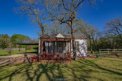 1708 Cottonwood St, Bryan, TX 77803