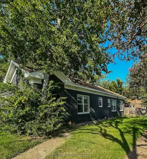 Exterior - 900 E 24th St, Bryan, TX 77803 photo 5 of 6